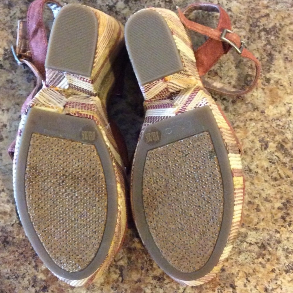 BCBG Wedges - Picture 6 of 7